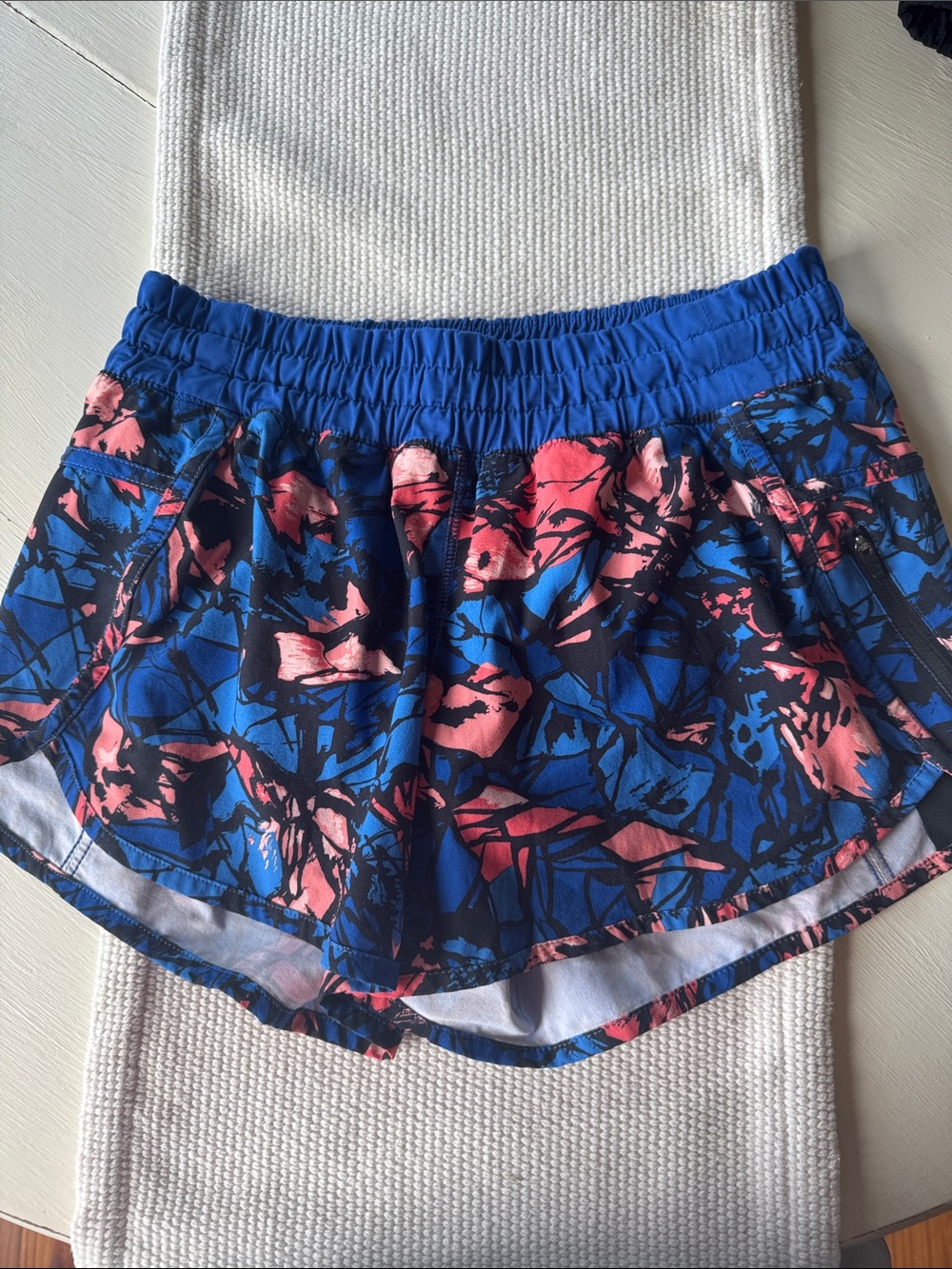 Women’s Blue & coral Lululemon Floral Active Shorts